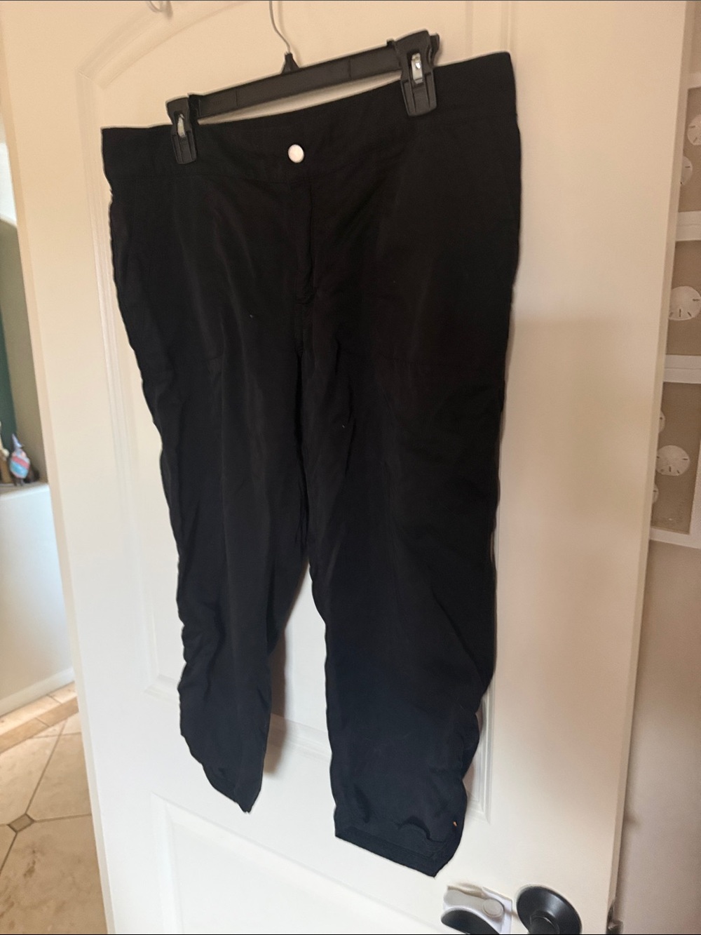 Lucy Black women large capri pant